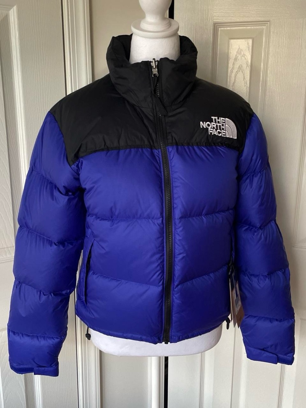 The North Face Women’s retro Nuptse Puffer Jacket in Royal Blue and Black